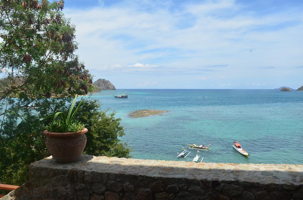 Blue Parrot Hotel Labuan Bajo Room photo